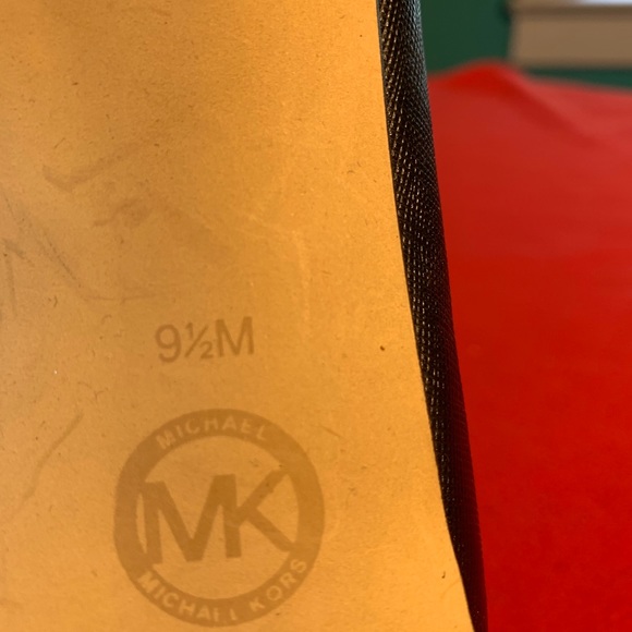 Black heels - Picture 2 of 2